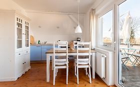 Ferienwohnung BROMBEERE mit großem Garten und Balkon